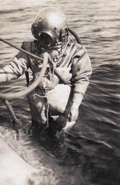 1931r.(?)  Nurek schodzi pod wod